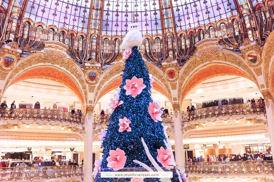 Christmas tree in Galeries Lafayette in Paris